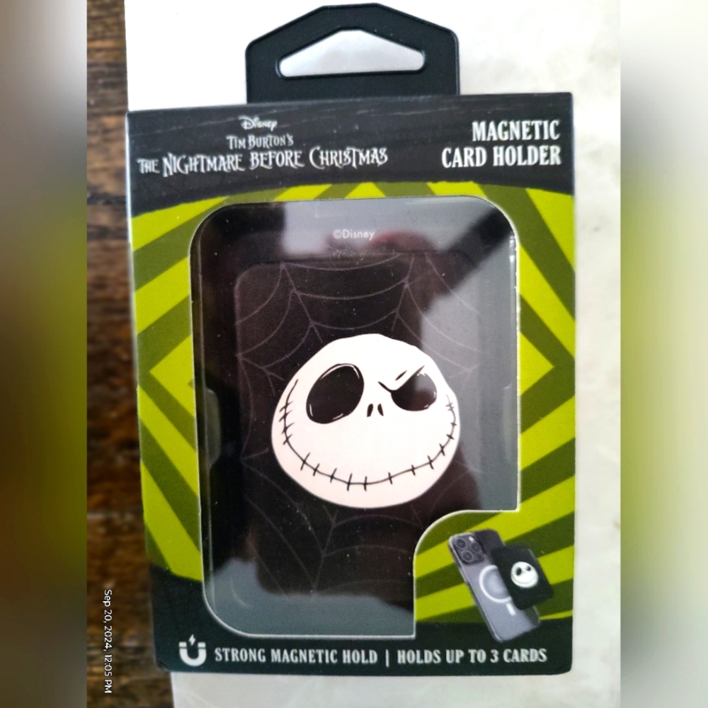 Magnetic card holder